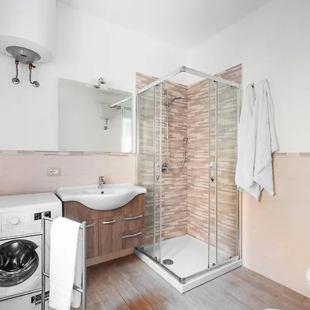 Apartment Dreamers' House